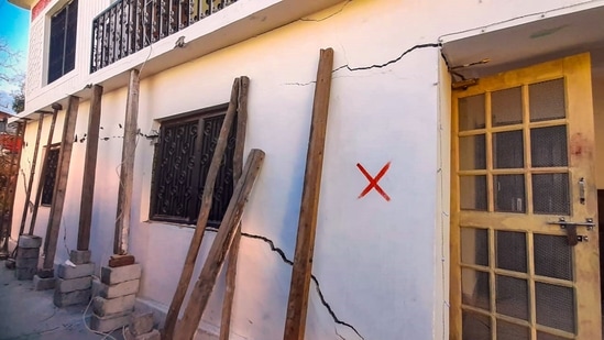 Cracks appear on a building in Joshimath area of Chamoli district, Tuesday, Jan. 10, 2023. (PTI)(PTI)