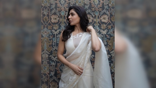 Samantha Prabhu's saree comes with an ajji silk blouse and the set is worth <span class='webrupee'>₹</span>48,500, as per the official website of the label. (Instagram/@samanthaprabhuofficial)
