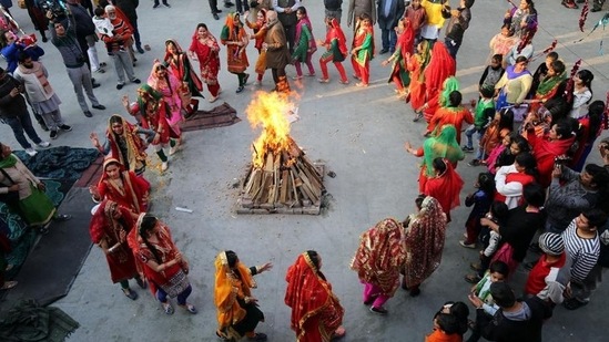 Lohri 2023: Tips to celebrate your first Lohri after marriage (Mukesh Gupta / REUTERS)