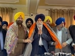 Darshan Dhaliwal (centre) being felicitated by BJP leader Manjinder Singh Sirsa at Conference Hall, Gurudwara Rakabganj Sahib on Wednesday.