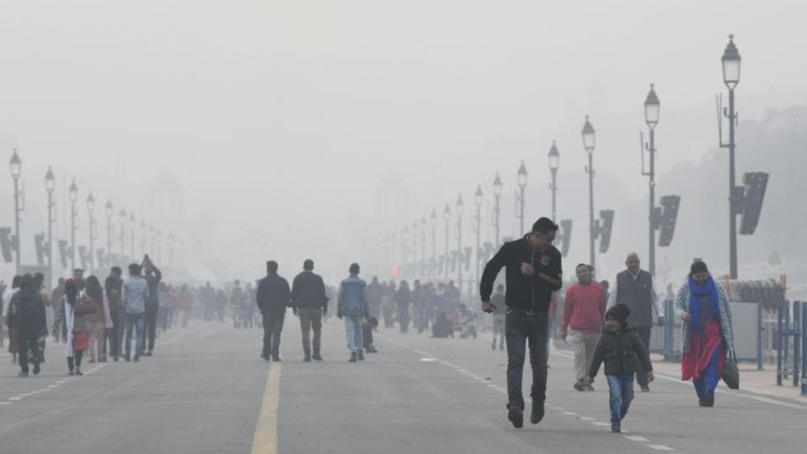 Dense fog continues to prevail in North India, cold wave recedes | Updates