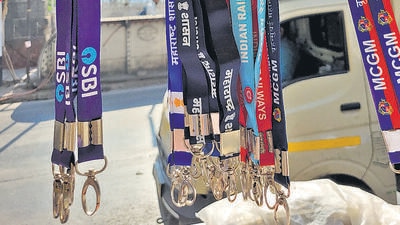 Hawkers sell fake lanyards for official i-cards with impunity Hawkers sell fake lanyards for official i-cards with impunity