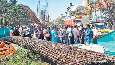 A woman and her son were killed after an unconstruction metro rail pillar collapsed on Tuesday. (HT photo) A woman and her son were killed after an unconstruction metro rail pillar collapsed on Tuesday. (HT photo)