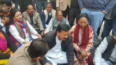 Congress leaders, led by state party president Karan Mahara, stage a sit-in protest in front of the chief minister’s residence in Dehradun on Tuesday. (HT Photo) Congress leaders, led by state party president Karan Mahara, stage a sit-in protest in front of the chief minister’s residence in Dehradun on Tuesday. (HT Photo)
