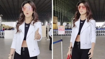 Shilpa Shetty at airport. (Viral Bhayani)(Viral Bhayani). Shilpa Shetty at airport. (Viral Bhayani)(Viral Bhayani).