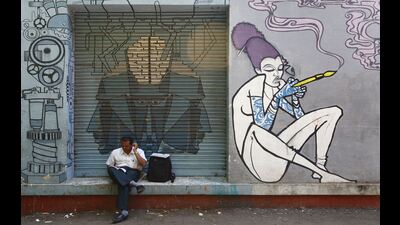 The increasingly rare sight of an individual reading a book in public. (Kalpak Pathak / HT Archive) The increasingly rare sight of an individual reading a book in public. (Kalpak Pathak / HT Archive)