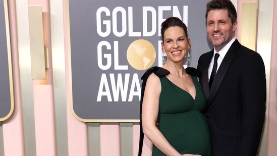 Hilary Swank and Philip Schneider attend the 80th Annual Golden Globe Awards. Hillary looked incredible in a green plunging neck gown and flaunted her growing baby bump.&nbsp;(REUTERS)