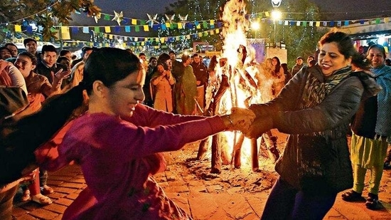 Lohri 2023 Date History Significance And Celebration Of The Harvest Festival Hindustan Times