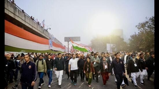 The Bharat Jodo Yatra is scheduled to begin at 5.30 am from Kashmir Garden in Payal from where it will proceed to Sahnewal and then reach Zamindar Dhaba from where it will march to Dhandhari, Ludhiana. While one side of the national highway on the above route will thus remain closed where the yatra will pass, traffic will move on the other side of the road with as many as eight diversion points in place for heavy vehicles. (HT FILE PHOTO)