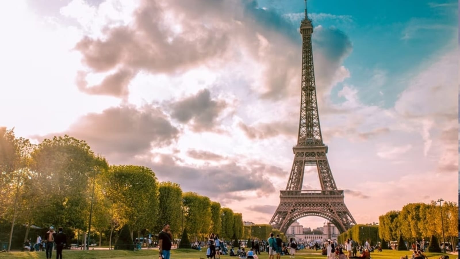 Eiffel Tower: A guide to the best experiences at the iconic Paris ...