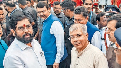 Chief minister Eknath Shinde, Deputy CM Devendra Fadnavis, and VBA chief Prakash Ambedkar at Chaityabhoomi in Dadar on December 6, 2022. (Satish Bate/HT Photo)