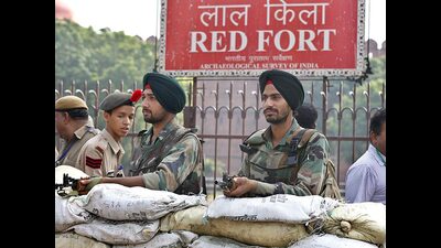 Indian armymen outside the Red Fort in New Delhi. (HT File Photo) Indian armymen outside the Red Fort in New Delhi. (HT File Photo)