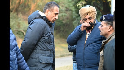 Inspector Amanjot Singh (left) was leading the operations cell team of the Chandigarh Police that nabbed the two gangsters. (HT Photo)