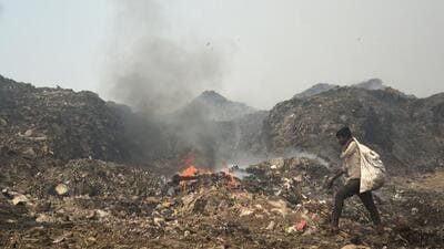 Mumbai, India - 31 January. 2016: Fire at Deonar dumping ground in Mumbai, India, on Sunday, January 31, 2016. ( PHOTO BY PRASHANT WAYDANDE ) Mumbai, India - 31 January. 2016: Fire at Deonar dumping ground in Mumbai, India, on Sunday, January 31, 2016. ( PHOTO BY PRASHANT WAYDANDE )