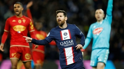 Ligue 1 - Paris St Germain v Angers - Paris St Germain's Lionel Messi celebrates scoring their second goal as Angers' Paul Bernardoni reacts REUTERS/Gonzalo Fuentes (REUTERS)