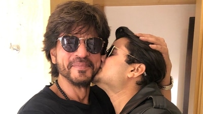 Shah Rukh Khan poses with his fan.