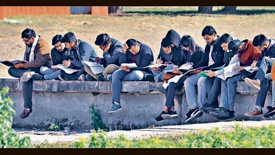 Students making the most of the sunlight on the Panjab University campus in Chandigarh on Thursday. (Ravi Kumar/HT)