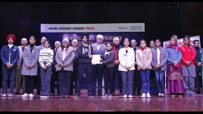 The first convocation of the Nehru Sidhant Kender Trust (NSKT) Vocational Centre was organised at Panday Auditorium in Ludhiana. (HT Photo)