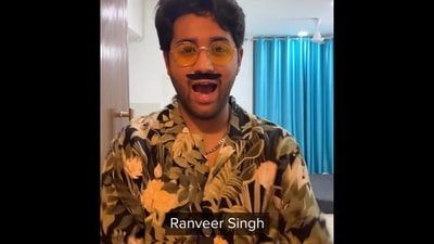 Jagjyot Singh imitating Ranveer Singh accepting his fried rice order. (Instagram/@aapkajags) Jagjyot Singh imitating Ranveer Singh accepting his fried rice order. (Instagram/@aapkajags)