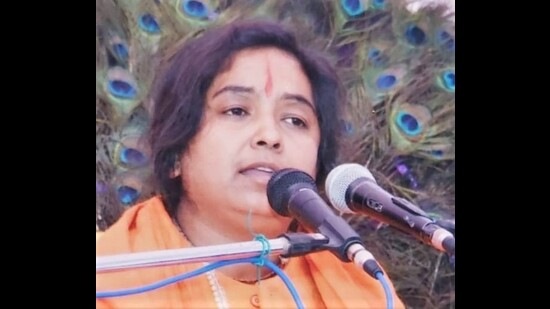 A woman seer delivering religious discourse at Magh Mela 2023 in Prayagraj. (HT photo)