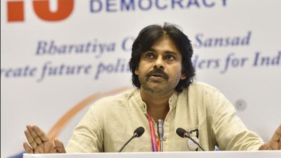 Addressing a huge rally, Yuva Sakthi, in Srikakulam district, Jana Sena Party chief Pawan Kalyan said there was a need to put up a collective fight and see that the anti-establishment votes would not split. (HT Archives) Addressing a huge rally, Yuva Sakthi, in Srikakulam district, Jana Sena Party chief Pawan Kalyan said there was a need to put up a collective fight and see that the anti-establishment votes would not split. (HT Archives)