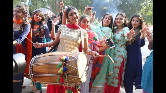Event organisers say they have been getting query calls and pre-booking requests for Punjabi tappe singers and dholis since October last yearr (HT Photo)