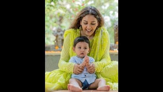 Neeti Mohan with son Aryaveer (Photo: Instagram/neetimohan18) Neeti Mohan with son Aryaveer (Photo: Instagram/neetimohan18)