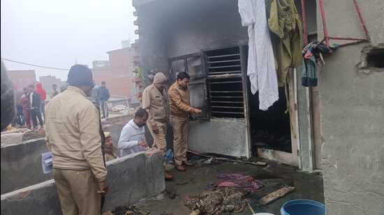 Panipat superintendent of police (SP) Sashank Kumar Sawan said preliminary investigation reveals that the incident took place due to the LPG cylinder leak and when a member of the family tried to light the burner of the stove, it triggered a blast. He said the incident took place at 6.30 am. (HT Photo)