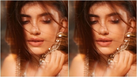 Assisted by makeup artist Pushkin Bhasin, Sanjana decked up in silver eyeshadow, mascara-laden eyelashes, contoured cheeks and a shade of nude lipstick.&nbsp;(Instagram/@sanjanasanghi96)