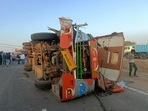 10 dead, many injured after bus carrying them collides with truck in Maharashtra.(ANI) 10 dead, many injured after bus carrying them collides with truck in Maharashtra.(ANI)