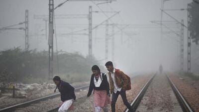 Gurugram, India-December 22, 2022: Students going to school crossing the railway track on cold and foggy morning at Sarai Alawardi Village near Palam Vihar, in Gurugram, India, on Thursday, 22 December 2022. (Photo by Parveen Kumar/Hindustan Times) Gurugram, India-December 22, 2022: Students going to school crossing the railway track on cold and foggy morning at Sarai Alawardi Village near Palam Vihar, in Gurugram, India, on Thursday, 22 December 2022. (Photo by Parveen Kumar/Hindustan Times)