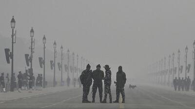 Kartavya Path amid low visibility on Friday morning in New Delhi. (Raj K Raj/HT Photo) Kartavya Path amid low visibility on Friday morning in New Delhi. (Raj K Raj/HT Photo)