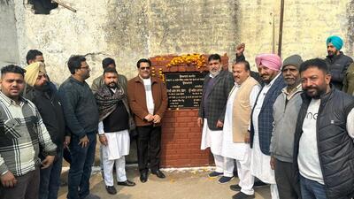 MLAs Ashok Prashar Pappi and Madan Lal Bagga during inauguration of the newly installed tubewell in Sukhram Nagar, Ludhiana. (HT PHOTO) MLAs Ashok Prashar Pappi and Madan Lal Bagga during inauguration of the newly installed tubewell in Sukhram Nagar, Ludhiana. (HT PHOTO)
