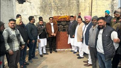 MLAs Ashok Prashar Pappi and Madan Lal Bagga during inauguration of the newly installed tubewell in Sukhram Nagar, Ludhiana. (HT PHOTO) MLAs Ashok Prashar Pappi and Madan Lal Bagga during inauguration of the newly installed tubewell in Sukhram Nagar, Ludhiana. (HT PHOTO)