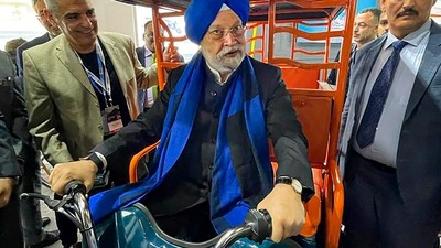 Union Minister Hardeep Singh Puri inaugurating the Ethanol Pavilion at Auto Expo 2023. (PTI) Union Minister Hardeep Singh Puri inaugurating the Ethanol Pavilion at Auto Expo 2023. (PTI)