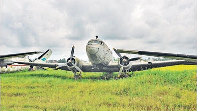 The Dakota (DC-3) VT-AUI in which Biju Patnaik (inset) and his wife flew to Jakarta in 1947. (HT PHOTO) The Dakota (DC-3) VT-AUI in which Biju Patnaik (inset) and his wife flew to Jakarta in 1947. (HT PHOTO)