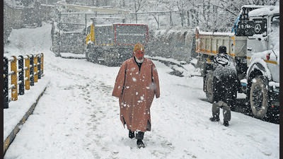 The MeT office has primarily predicted dry weather between January 14 and 18 after which a fresh western disturbance is likely to affect J&K on January 19 and 20. (Waseem Andrabi /HT) The MeT office has primarily predicted dry weather between January 14 and 18 after which a fresh western disturbance is likely to affect J&K on January 19 and 20. (Waseem Andrabi /HT)