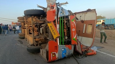 10 dead, many injured after bus carrying them collides with truck in Maharashtra. (ANI) 10 dead, many injured after bus carrying them collides with truck in Maharashtra. (ANI)