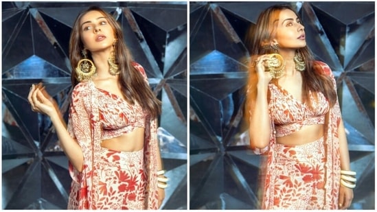 Rakul Preet is all set for her next big release Chhatriwali where she will be seen alongside Sumeet Vyas. For a promotional event of her upcoming film the actor ditched western fits for this gorgeous indo-western look.&nbsp;(Instagram/@rakulpreet)