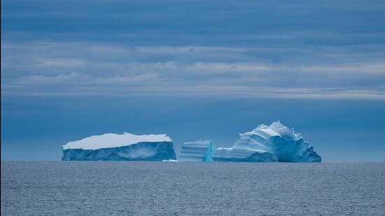 The world’s largest glaciers (above)by area are found in Antarctica, where large amounts of ice have accumulated over a long period of time