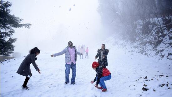 tourists enjoy Snowfall  Himachal