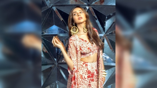 Rakul Preet gave an ultimate desi touch to her look by pairing her outfit with huge round chandbalis.&nbsp;(Instagram/@rakulpreet)