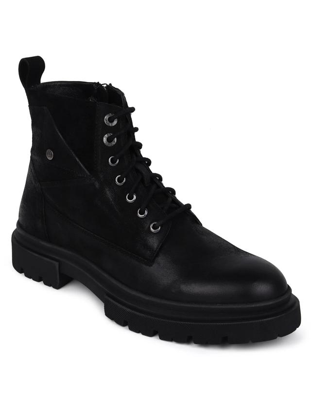A smart pair of round tip boots to wear with your skin-tight jeans or cargo pants to lend a more masculine or industrial feel to your look. (Black lace up, leather, high ankle shoes by Ezok Shoes) A smart pair of round tip boots to wear with your skin-tight jeans or cargo pants to lend a more masculine or industrial feel to your look. (Black lace up, leather, high ankle shoes by Ezok Shoes)