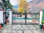 As of Saturday, 760 buildings in nine wards of Uttarakhand’s Joshimath town developed cracks, while 147 were declared unsafe from where families were shifted to safer locations. (HT photo) As of Saturday, 760 buildings in nine wards of Uttarakhand’s Joshimath town developed cracks, while 147 were declared unsafe from where families were shifted to safer locations. (HT photo)