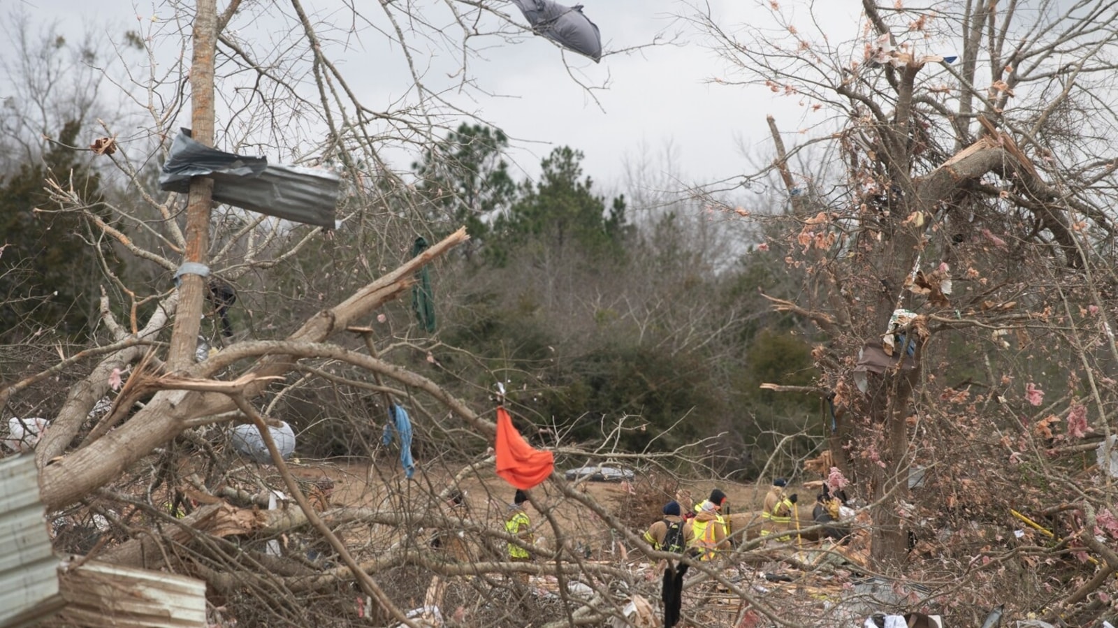 nine-killed-in-us-as-tornado-hits-alabama-trendradars