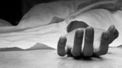 ASI Bhisham Dev, in-charge at police post Kochar market, Ludhiana, said the couple had lit a bonfire in the room to keep themselves warm by burning coal and wood and died of asphyxia as there was no ventilation. (HT FILE PHOTO)