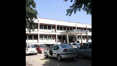 Adding to the applicants’ woes, the servers at the Sangamwadi RTO office are showing errors for the last couple of days. (HT FILE PHOTO) Adding to the applicants’ woes, the servers at the Sangamwadi RTO office are showing errors for the last couple of days. (HT FILE PHOTO)