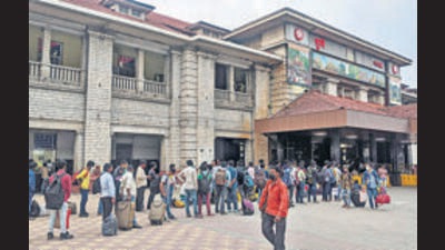 Following the call, the security at the Pune railway station was beefed up. (HT FILE PHOTO)