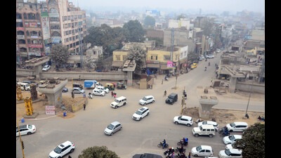 To control flow of traffic, roundabouts have been created within 100 metres of the intersection towards each side of Ferozepur Road. (Harvinder Singh/HT) To control flow of traffic, roundabouts have been created within 100 metres of the intersection towards each side of Ferozepur Road. (Harvinder Singh/HT)