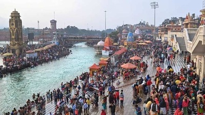 Lakhs of devotees arrive at Gangasagar for holy dip on 'Makar Sankranti' (PTI) Lakhs of devotees arrive at Gangasagar for holy dip on 'Makar Sankranti' (PTI)